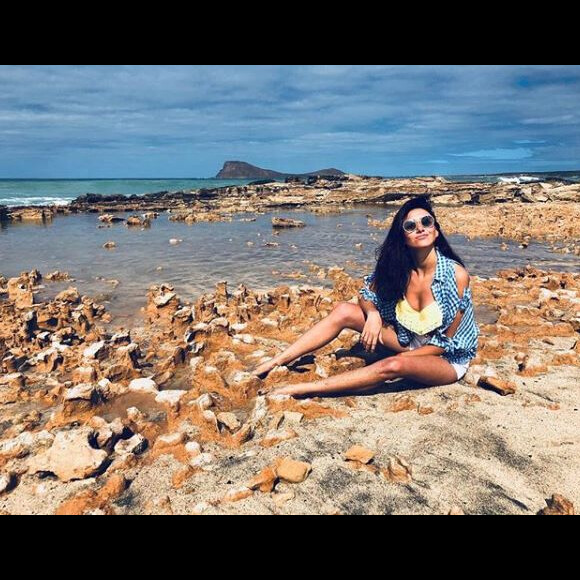 Delphine Wespiser sublime à la plage, Instagram, 12 mars 2018