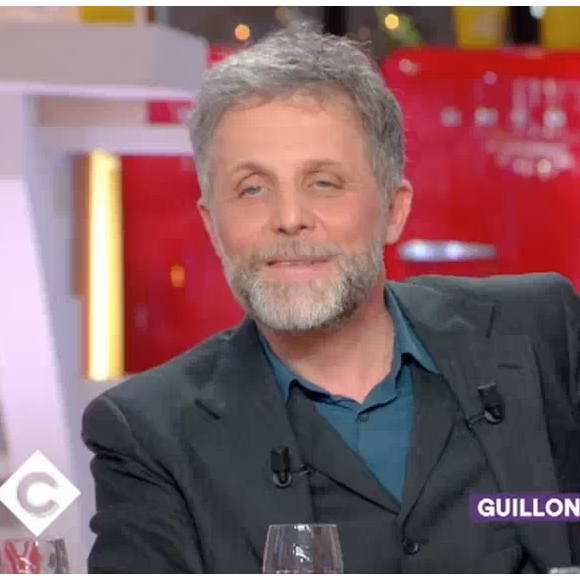 Stéphane Guillon évoque son licenciement de C8. Emission "C à vous" sur France 5. Le 13 mars 2018.