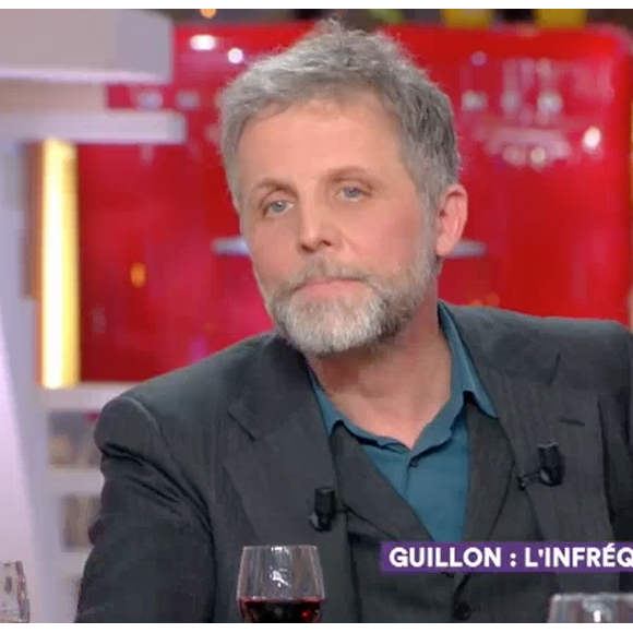 Stéphane Guillon évoque son licenciement de C8. Emission "C à vous" sur France 5. Le 13 mars 2018.