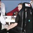  Le prince Albert II de Monaco et la princesse Charlene (alors Charlene Wittstock) le 12 juillet 2010, un mois après l'annonce de leurs fiançailles, lors d'un "dinner in the sky" concocté par Joël Robuchon pour célébrer les 5 ans de règne du souverain. 