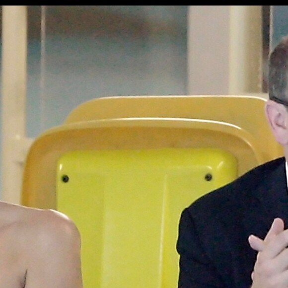 Le prince Albert II de Monaco et la princesse Charlene (alors Charlene Wittstock) le 30 juin 2010 au Stade Louis II lors du gala annuel de l'équipe monégasque de natation synchronisée. La première apparition du couple après l'annonce de ses fiançailles.