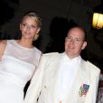  Le prince Albert II de Monaco et la princesse Charlene le 2 juillet 2011, arrivant pour la fête après leur mariage religieux. 