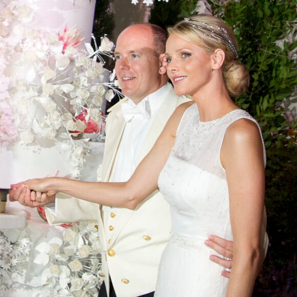 Le prince Albert II de Monaco et la princesse Charlene le 2 juillet 2011 lors de la fête qui a suivi leur mariage religieux. © Pool palais princier / Bestimage