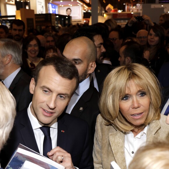 Le président de la République française Emmanuel Macron, sa femme Brigitte Macron et la ministre de la Culture Françoise Nyssen inaugurent la 38ème édition du salon Livre au parc des expositions à Paris, le 15 mars 2018. © Cédric Perrin/Bestimage