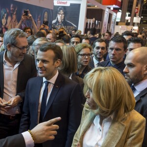 Le président de la République française Emmanuel Macron, sa femme Brigitte Macron et la ministre de la Culture Françoise Nyssen inaugurent la 38ème édition du salon Livre au parc des expositions à Paris, le 15 mars 2018. © Gilles Rolle/Pool/Bestimage