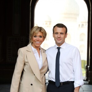 Le président Emmanuel Macron et sa femme Brigitte lors d'une visite privée du Taj Mahal à Agra, Inde le 11 mars 2018. © Dominique Jacovides / Bestimage