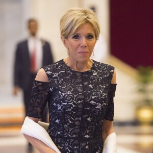 La première dame Brigitte Macron ( Robe Nicolas Ghesquière pour Louis Vuitton) lors de son arrivée au dîner du sommet fondateur de lAlliance Solaire Internationale (ASI) au palais présidentiel à New Delhi le 10 mars 2018. © Eliot Blondet / Pool / Bestimage