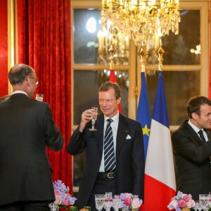 Le président de la République Emmanuel Macron, son épouse Brigitte, le grand-duc Henri de Luxembourg et la grande-duchesse Maria Teresa de Luxembourg - Le grand-duc et la grande-duchesse de Luxembourg assistent au dîner d'Etat organisé au Palais de l'Elysée par le président de la République et la première dame à l'occasion d'une visite d'Etat en France à Paris, le 19 mars 2018. © Hamilton/Pool/Bestimage