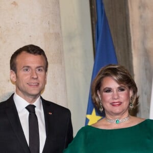 Le président de la République Emmanuel Macron, son épouse Brigitte Macron, le grand-duc Henri de Luxembourg et la grande-duchesse Maria Teresa de Luxembourg - Le grand-duc et la grande-duchesse de Luxembourg assistent au dîner d'Etat organisé au Palais de l'Elysée par le président de la République et la première dame à l'occasion d'une visite d'Etat en France à Paris, le 19 mars 2018. © Jacovides-Moreau/Bestimage