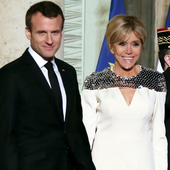 Le président de la République Emmanuel Macron et son épouse Brigitte - Le grand-duc et la grande-duchesse de Luxembourg assistent au dîner d'Etat organisé au Palais de l'Elysée par le président de la République et la première dame à l'occasion d'une visite d'Etat en France à Paris, le 19 mars 2018. © Jacovides-Moreau/Bestimage