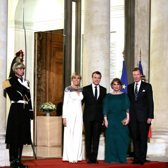 Le président de la République Emmanuel Macron, son épouse Brigitte Macron, le grand-duc Henri de Luxembourg et la grande-duchesse Maria Teresa de Luxembourg - Le grand-duc et la grande-duchesse de Luxembourg assistent au dîner d'Etat organisé au Palais de l'Elysée par le président de la République et la première dame à l'occasion d'une visite d'Etat en France à Paris, le 19 mars 2018. © Jacovides-Moreau/Bestimage