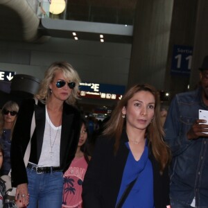 Johnny Hallyday avec sa femme Laeticia, ses enfants Jade et Joy ainsi que la Grand-mère de Laeticia Elyette Boudou arrivent à l'aéroport de Roissy en provenance de Los Angeles. Roissy-en-France le 26 juin 2016.