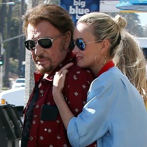 Johnny Hallyday avec sa femme Laeticia, leurs filles Jade et Joy, Marie Poniatowski avec son mari Pierre Rambaldi et leur fille Tess, à Santa Monica, le 1er avril 2017.