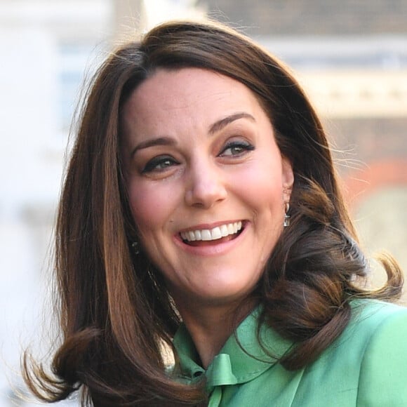 La duchesse Catherine de Cambridge, enceinte, à la Société royale de médecine à Londres le 21 mars 2018 pour un symposium qu'elle a organisé avec la Fondation royale sur l'intervention précoce pour la santé mentale des enfants.