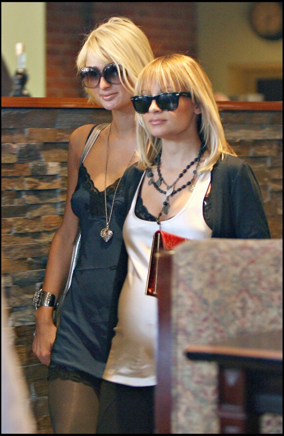 Paris Hilton et Nicole Richie (enceinte) à Beverly Hills en novembre 2007