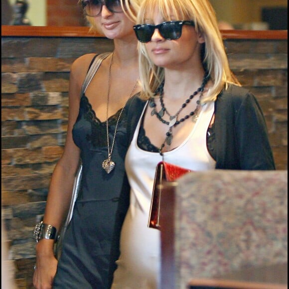 Paris Hilton et Nicole Richie (enceinte) à Beverly Hills en novembre 2007