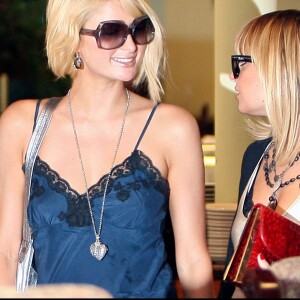 Paris Hilton et Nicole Richie (enceinte) à Beverly Hills en novembre 2007