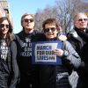 Nancy Shevell avec son mari Paul McCartney et Ilana Kloss et sa compagne Billie Jean King - Les célébrités et des centaines de milliers de manifestants protestent contre les armes à feu (March For Our Lives) à New York, le 24 mars 2018 © Sonia Moskowitz/Globe Photos via Zuma/Bestimage