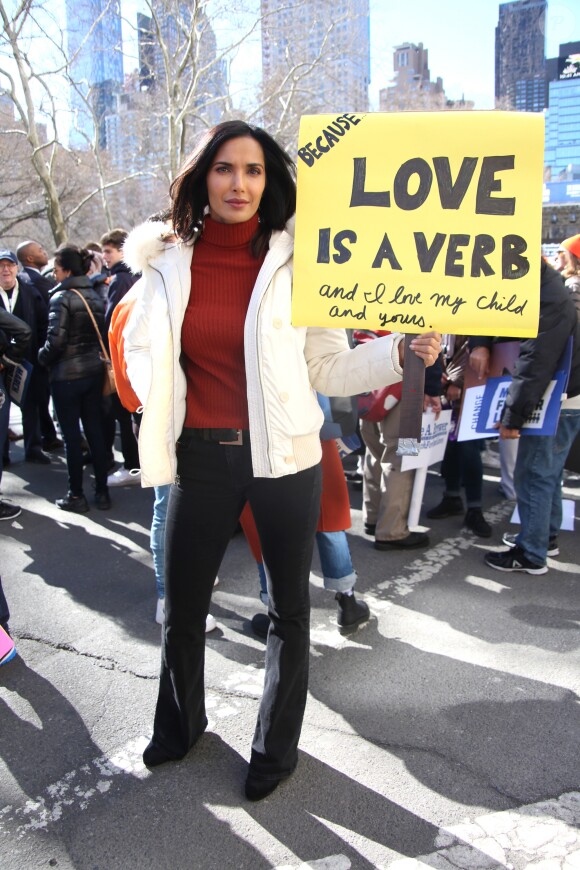 Padma Lakshmi - Les célébrités et des centaines de milliers de manifestants protestent contre les armes à feu (March For Our Lives) à New York, le 24 mars 2018 © Sonia Moskowitz/Globe Photos via Zuma/Bestimage