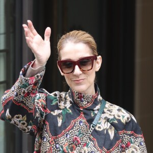 Céline Dion quitte son hôtel le Royal Monceau à Paris pour se rendre à Berlin, le 23 juillet 2017.