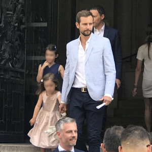 Marc-Olivier Fogiel avec son mari François Roelants et leurs filles Lily et Mila - Bruno Julliard (premier adjoint à la Maire de Paris chargé de la Culture, du patrimoine, des métiers d'art, des relations avec les arrondissements et de la nuit) s'est marié avec Paul Le Goff à la mairie du 10e arrondissement de Paris, le 8 juillet 2017.