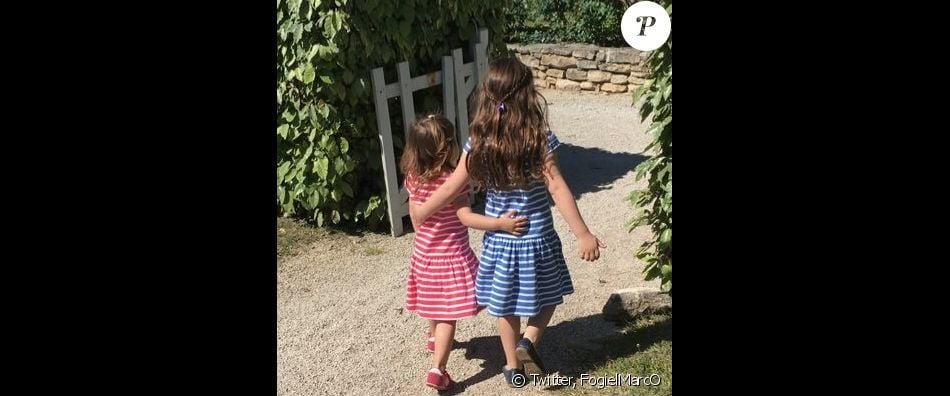 Marc-Olivier Fogiel poste un cliché de ses filles, Mila (5 ans) et Lily (3 ans) à l&#039;époque. Mai 2016.