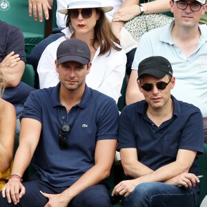 Marc-Olivier Fogiel et mari François Roelants dans les tribunes lors de la finale homme des Internationaux de Tennis de Roland-Garros à Paris le 11 juin 2017. © Dominique Jacovides-Cyril Moreau/Bestimage