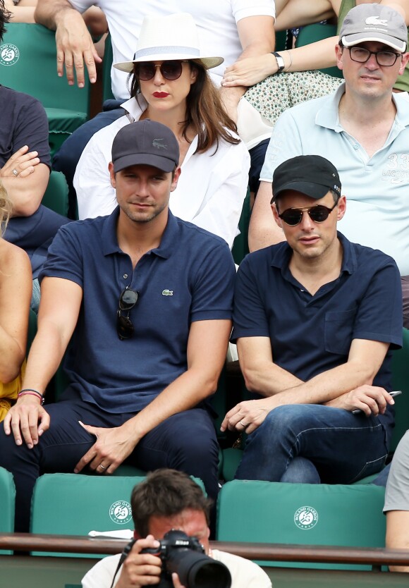 Marc-Olivier Fogiel et mari François Roelants dans les tribunes lors de la finale homme des Internationaux de Tennis de Roland-Garros à Paris le 11 juin 2017. © Dominique Jacovides-Cyril Moreau/Bestimage