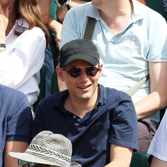 Marc-Olivier Fogiel et mari François Roelants dans les tribunes lors de la finale homme des Internationaux de Tennis de Roland-Garros à Paris le 11 juin 2017. © Dominique Jacovides-Cyril Moreau/Bestimage