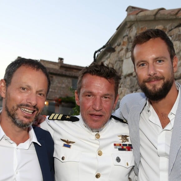 Exclusif - Benjamin Castaldi entre Marc-Olivier Fogiel et son mari François Roelants - Mariage de Benjamin Castaldi et Aurore Aleman au Mas de La Rose à Eygalières, le 27 août 2016. © Jacovides-Moreau/Bestimage