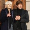 Exclusif - Françoise Hardy et son fils Thomas Dutronc se baladent le long des quais de l'Île Saint-Louis à Paris, le 2 novembre 2016.