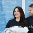 Sergio Ramos et sa femme Pilar Rubio présentent leur fils Alejandro à la presse à Madrid en Espagne le 28 mars 2018.