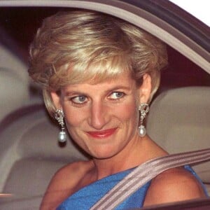 La princesse Diana arrivant en octobre 1996 à un gala de charité en faveur d'un institut de recherche, à Sydney en Australie.