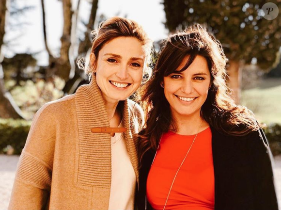 Julie Gayet et Laetitia Milot réunies sur le tournage du documentaire réalisé par la star de "Plus belle la vie" sur l'endométriose. Photo publiée sur Instagram le 29 mars 2018.