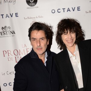 Exclusif - Yvan Attal et sa compagne Charlotte Gainsbourg - After-party du film "La Promesse de l'Aube" d'Eric Barbier" au restaurant Le Café Marly à Paris, France, le 12 décembre 2017. Evènement organisé par Five Eyes Production. © Rachid Bellak/Bestimage