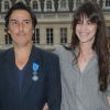 Yvan Attal recoit les insignes de Chevalier de l'ordre national du Merite et profite de l'occasion pour demander publiquement en mariage Charlotte Gainsbourg au ministere de la culture a Paris le 19 juin 2013.