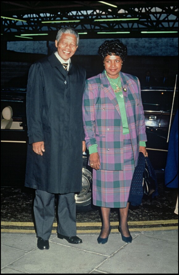 Nelson Mandela et son épouse Winnie en Angleterre en 1996.