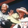 Nelson Mandela et sa femme Winnie en Afrique du sud le 2 novembre 1997.