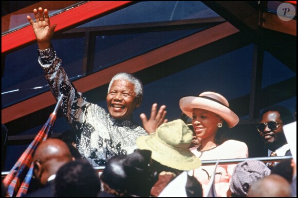 Nelson Mandela et sa femme Winnie en Afrique du sud le 2 novembre 1997.