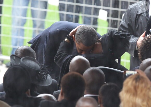 Barack Obama et l'ex-femme de Nelson Mandela, Winnie Mandela - Personnaliteé à la cérémonie d'hommage officielle à Nelson Mandela au stade de Soccer City a Soweto. Le 10 decembre 2013.