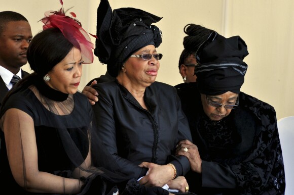 Graca Machel, veuve de l'ancien president sud-africain Nelson Mandela, et Winnie Mandela l'ex-épouse de Mandela - Funérailles nationales de Nelson Mandela à Qunu en Afrique du Sud le 15 decembre 2013.