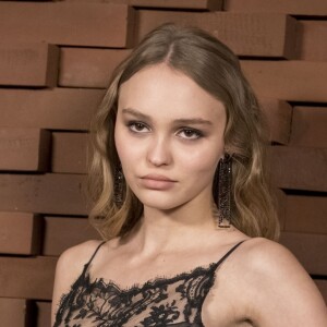 Lily-Rose Depp - Photocall du défilé Collection Métiers d'Art Chanel à la Philharmonie de l'Elbe à Hambourg en Allemagne le 6 décembre 2017. © Olivier Borde/Bestimage 