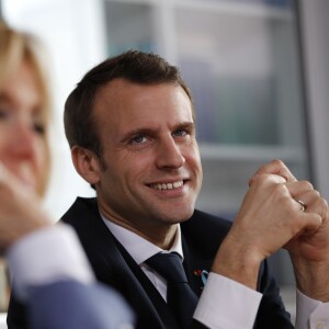 Le président de la République Emmanuel Macron et sa femme la Première Dame Brigitte Macron (Trogneux) - Le couple présidentiel effectuent un déplacement dans un service hospitalier spécialisé dans la détection précoce des enfants autistes à Rouen, France, le 5 avril 2018. © Christophe Ena/Pool/Bestimage