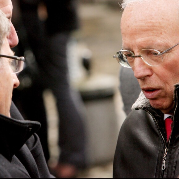 Jean-Michel Larqué et Thierry roland - Obsèques de Thierry Gilardi à l'église de Monfort L'Amaury, le 31 mars 2008.
