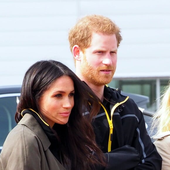 Le prince Harry et Meghan Markle ont rendu visite aux athlètes britanniques préparant les 4e Invictus Games (du 20 au 27 octobre 2018 à Sydney en Australie) sur le campus de l'Université de Bath le 6 avril 2018.