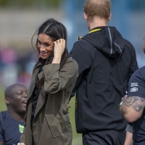 Le prince Harry et Meghan Markle ont rendu visite aux athlètes britanniques préparant les 4e Invictus Games (du 20 au 27 octobre 2018 à Sydney en Australie) sur le campus de l'Université de Bath le 6 avril 2018.