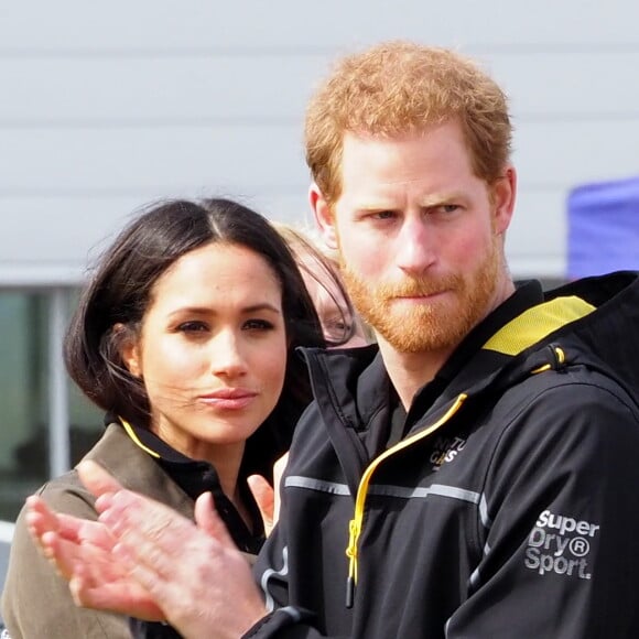 Le prince Harry et Meghan Markle ont rendu visite aux athlètes britanniques préparant les 4e Invictus Games (du 20 au 27 octobre 2018 à Sydney en Australie) sur le campus de l'Université de Bath le 6 avril 2018.