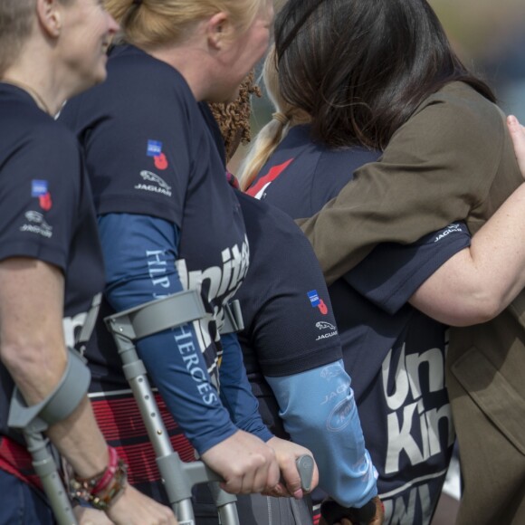 Le prince Harry et Meghan Markle ont rendu visite aux athlètes britanniques préparant les 4e Invictus Games (du 20 au 27 octobre 2018 à Sydney en Australie) sur le campus de l'Université de Bath le 6 avril 2018.