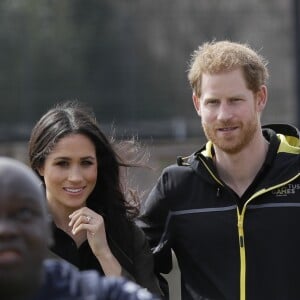 Le prince Harry et Meghan Markle ont rendu visite aux athlètes britanniques préparant les 4e Invictus Games (du 20 au 27 octobre 2018 à Sydney en Australie) sur le campus de l'Université de Bath le 6 avril 2018.