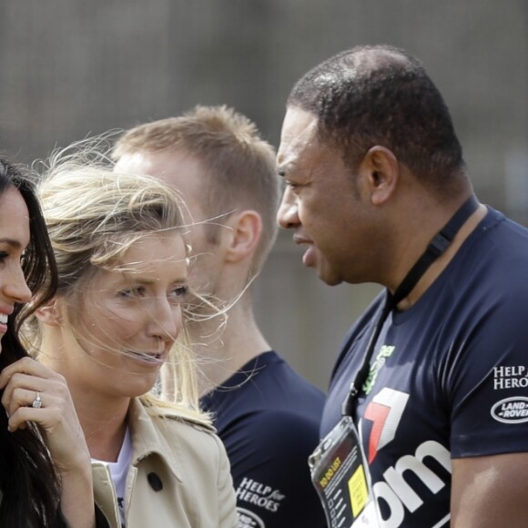 Le prince Harry et Meghan Markle ont rendu visite aux athlètes britanniques préparant les 4e Invictus Games (du 20 au 27 octobre 2018 à Sydney en Australie) sur le campus de l'Université de Bath le 6 avril 2018.